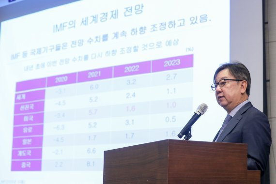 조동철 KDI 교수가 7일 오전 서울 여의도 전경련회관에서 열린 2023년 경제·산업 전망 세미나'에서 주제 발표를 하고 있다. 조교수는 이날 내년 한국 성장률이 1%에 그칠 것이라고 전망했다. /사진=전경련 제공