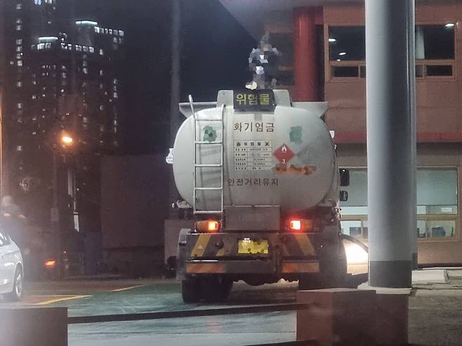 주유소로 선박용 경유 운반 [해양경찰청 제공. 재판매 및 DB 금지]