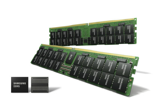 삼성전자 EUV 멀티레이어 14나노 공정으로 만든 DDR5 D램 칩과 모듈 이미지. 삼성전자 제공