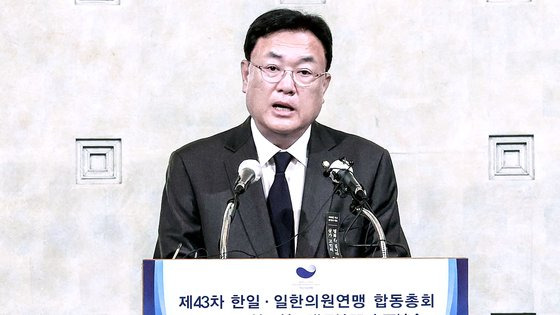 3일 오전 서울 중구 롯데호텔에서 열린 제43차 한일·일한의원연맹 합동총회에서 정진석 국민의힘 비대위원장(한일의원연맹 회장)이 인사말을 하고 있다. 김성룡 기자