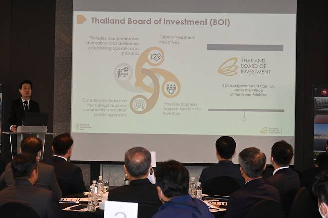 Thailand Board of Investment Director Kritawit Madhyamankura delivers a presentation on Thai investment oppportunities at the SCG Business Seminar and roadshow co-hosted by the Thai Embassy and SCG. (Sanjay Kumar/The Korea Herald)