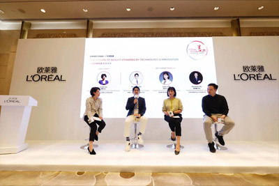 Expert Panel Discussion (From left to right: Ms. Linda Yan, Corporate Affairs & Engagement Director L'Oreal North Asia (Host); Dr. Sokju Kim, Director Clinic 10, Korea /Phinskin Clinic, Shanghai; Ms. Katia Lan, Consumer Centricity Project Director L'Oreal China; Mr. Alexander Wu, Founder & CEO of DeepWisdom)