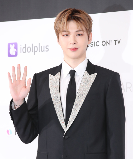 가수 강다니엘이 8일 오후 서울 송파구 잠실 올림픽공원 체조경기장에서 열린 '2022 더팩트 뮤직어워즈(THE FACT MUSIC AWARDS, TMA)'' 레드카펫 행사에 참석해 포토타임을 갖고 있다.  김진경 엔터뉴스팀 기자 kim.jinkyung@jtbc.co,kr (콘텐트비즈니스본부)/2022.10.08/