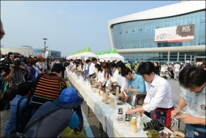 강릉의 최고 음식으로는 커피가 꼽혔다. 커피축제 모습. 강릉시 제공