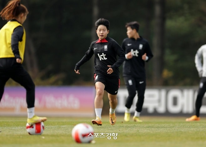 한국 여자축구대표팀 천가람이 지난 7일 파주 국가대표트레이닝센터에서 훈련을 받고 있다. 대한축구협회 제공