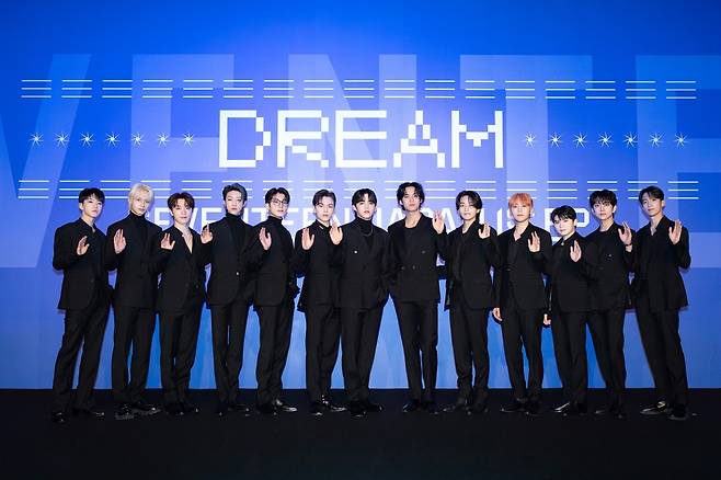 "캐럿과 함께 꿈 이룰 수 있어 기뻐" 세븐틴, 日 'DREAM' 발매 기념 기자회견..'뜨거운 열기'