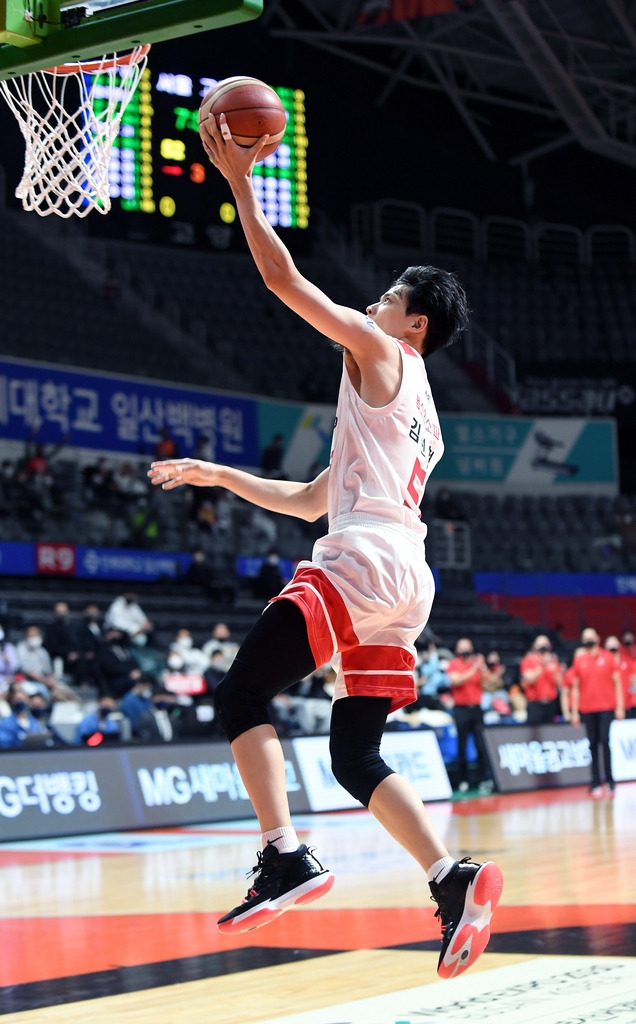 레이업하는 김선형 [KBL 제공. 재판매 및 DB금지]