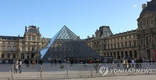 프랑스루브르 박물관의 상징인 '유리 피라미드'. 사진=연합뉴스