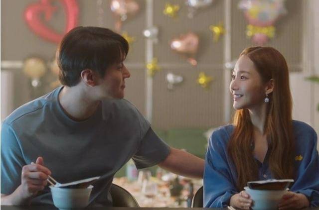 지난 10일 tvN '월수금화목토'가 종영했다. '월수금화목토'는 계약 결혼 마스터 최상은(박민영)과 월수금 미스터리 장기 고객 정지호(고경표), 화목토 슈퍼스타 신규 고객 강해진(김재영)의 이야기를 담은 작품이다. tvN 영상 캡처
