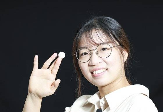 최정 9단은 반상의 싸움꾼이다. 그의 바둑은 살벌하다. 하지만 원래 성격은 쾌활하고 명랑하다. 방탄소년단의 열렬한 팬이다. 권혁재 사진전문기자