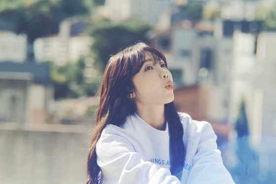 A promotional image for Jeong Eunji's cover album ″log″ [IST ENTERTAINMENT]