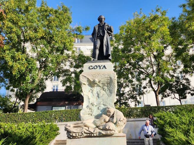고야의 동상