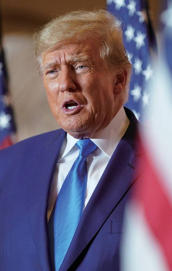 트럼프 전 대통령이 중간선거일인 11월8일 플로리다주 팜 비치에서 연설하고 있다.ⓒAP 연합