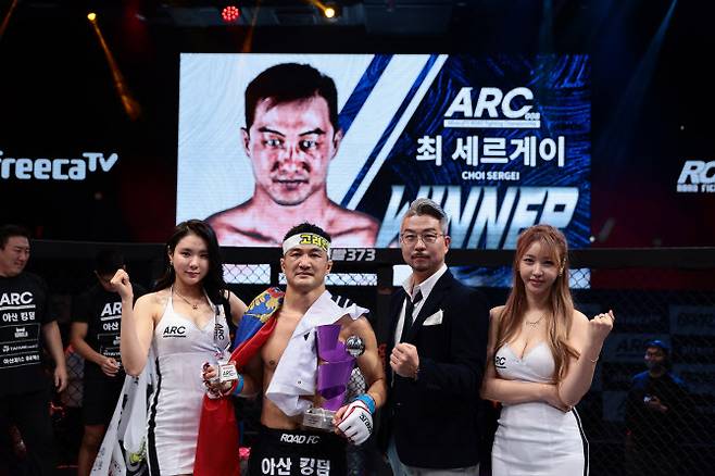 '고려인 파이터' 최 세르게이, ARC 판정승...격투기 코리안드림 이룬다