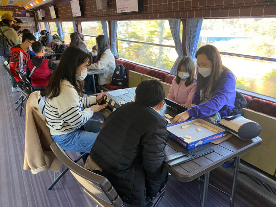 충남교육청(교육감 김지철)이 10·11월까지 3차례에 걸쳐 진행한 '자녀와 함께 나누는 이야기 열차'가 부모와 자녀들에게 특별한 추억을 선사했다. 사진=충남교육청 제공