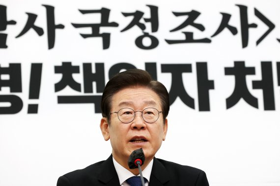 이재명 더불어민주당 대표가 11일 서울 여의도 국회에서 열린 최고위원회의에서 발언하고 있다. 사진=뉴스1