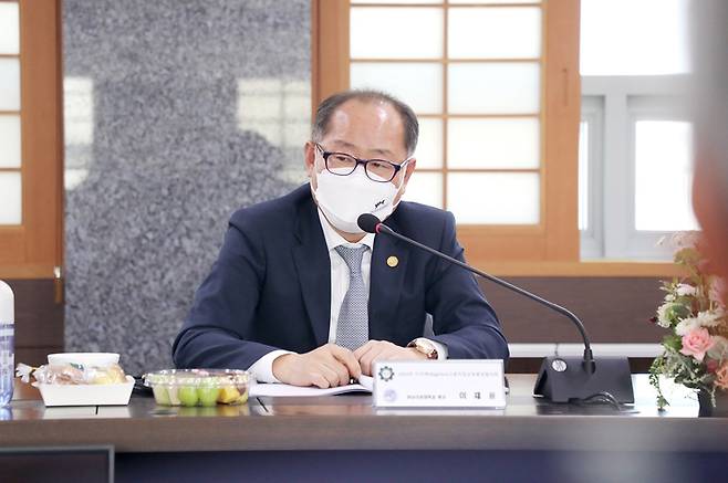 디지텍 고등직업교육총장협의회 회장에 선출된 이재용 총장이 회의에서 의견을 내고 있다. *재판매 및 DB 금지