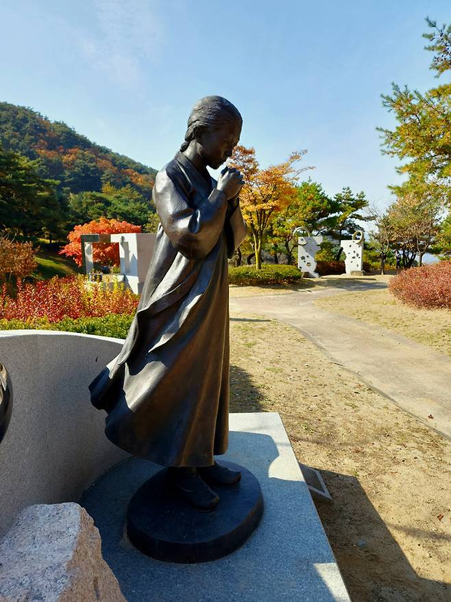 기도하는 금봉