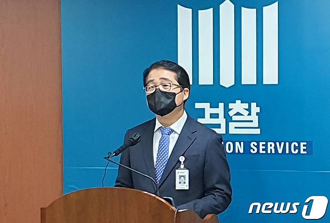 14일 오전 광주지방검찰청 5층 소회의실에서 이영남 차장검사가 광주·전남지역 최대 폭력조직으로 꼽히는 국제PJ파 일당 무더기 검거 브리핑을 하고 있다. 2022.11.14/뉴스1 ⓒ News1 최성국 기자