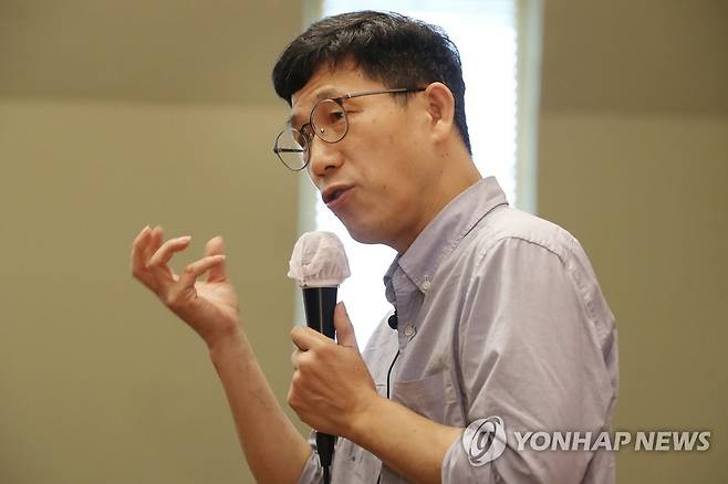 강연하는 진중권 [연합뉴스 자료사진]