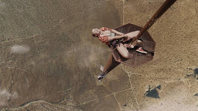 영화 <폴: 600미터>의 한 장면. 스튜디오 디에이치엘·월드시네마 제공