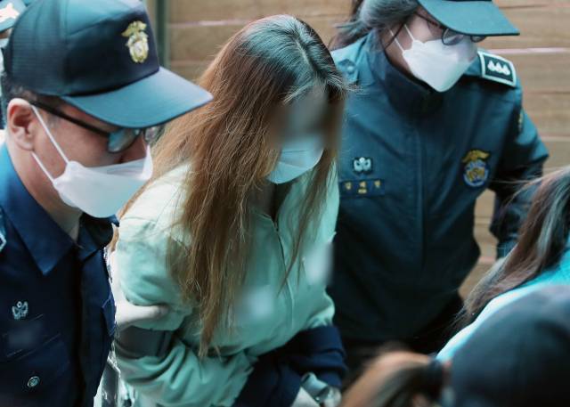 구미 3세 여아 사망 사건과 관련해 숨진 여아의 친모로 밝혀진 석모씨. 연합뉴스