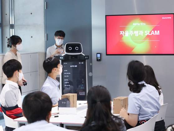 디스커버리랩의 인공지능 교육. [사진 LG아트센터 서울]
