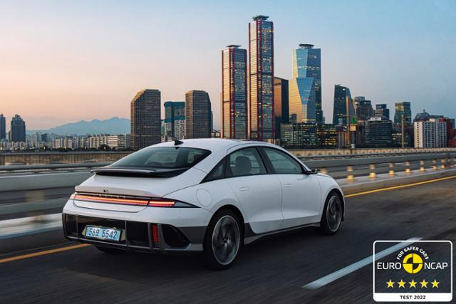 현대차는 지난 7월 세계 최초로 공개한 아이오닉6가 유럽의 신차 안전성 평가 프로그램인 '유로 NCAP'에서 최고 등급인 별 다섯을 획득했다고 17일 밝혔다. 현대차 제공