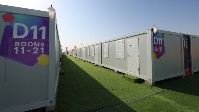 2022 카타르 월드컵 개막을 나흘 앞둔 16일(현지시간) 언론에 공개된 카타르 도하의 팬 빌리지 모습. 이곳 숙소는 컨테이너를 활용해 만들었다. 연합뉴스