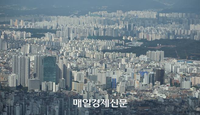 서울 송파구 서울스카이 전망대에서 바라본 서울시내 아파트 단지의 모습 [박형기 기자]