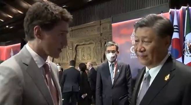 쥐스탱 트뤼도 캐나다 총리는 시진핑 중국 국가주석의 항의에 "캐나다는 대화란 자유롭고 개방적이어야 한다고 믿는다"고 말했다. 사진은 트뤼도 총리(왼쪽)와 시 주석. /사진=트위터 캡처