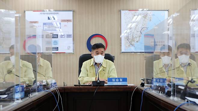 [서울=뉴시스] 원자력안전위원회는 2일 북상하고 있는 11호 태풍 '힌남노'와 관련, 원자력발전소와 중저준위 방사성폐기물 처분시설, 연구용 원자로 등 원자력 이용시설의 대비태세를 점검하기 위해 상황점검회의를 개최했다고 밝혔다. (사진=원자력안전위원회 제공) 2022.09.02. photo@newsis.com *재판매 및 DB 금지