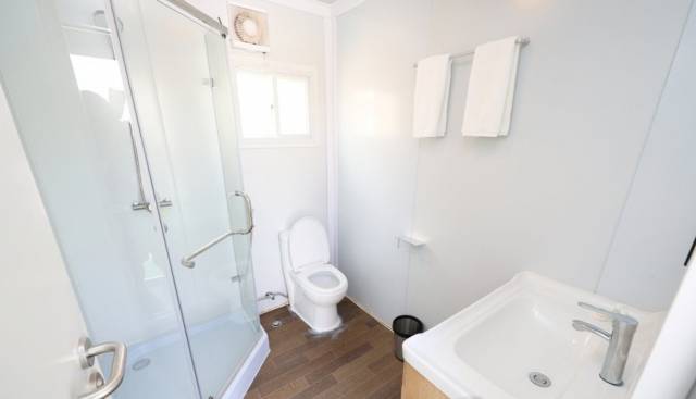 2022 카타르 월드컵 개막을 나흘 앞둔 16일(현지시간) 언론에 공개된 카타르 도하의 팬 빌리지의 내부 모습이다. 연합뉴스 캡처