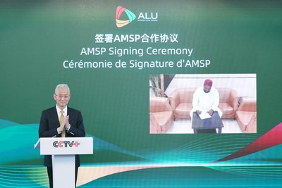 Mr. Teng Yunping signed the Cooperation Agreement on AMSP with the CEO of Tchad 24. (PRNewsfoto/CCTV+)