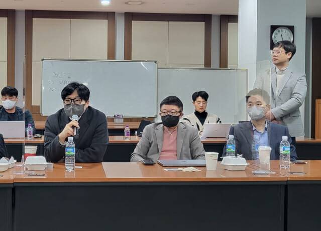 최재혁 KAIST 교수, 제민규 KAIST 교수, 이종우 삼성전자 시스템LSI사업부 상무(사진=지디넷코리아)