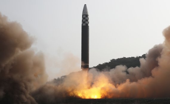 북한 대륙간탄도미사일(ICBM) '화성-17형'. 사진=노동신문 캡처