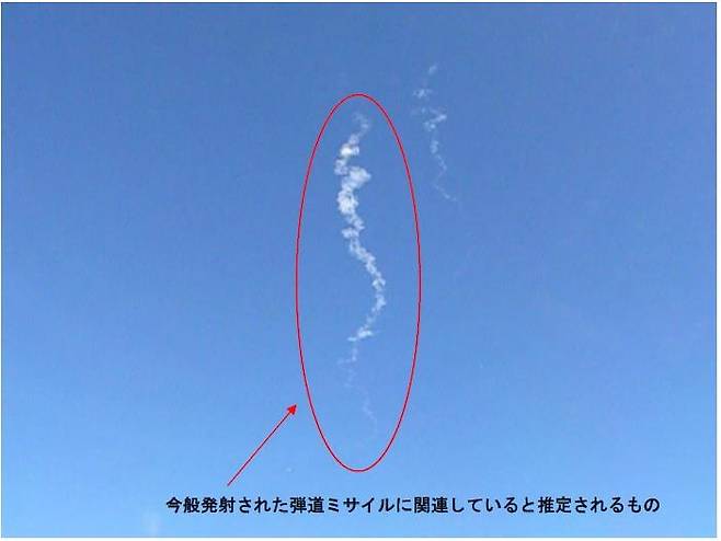 일본 F-15 전투기가 북한 ICBM 낙하지점 인근서 찍은 사진 [일본 방위성 제공. 재판매 및 DB 금지]