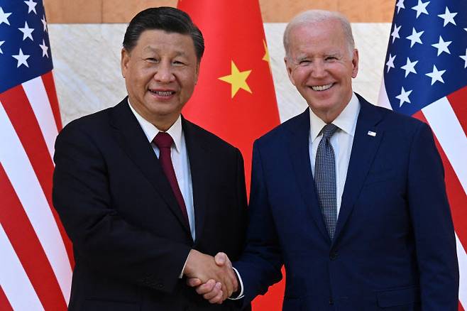 조 바이든 미국 대통령과 시진핑 중국 국가주석이 14일 주요 20개국(G20) 정상회의가 열리는 인도네시아 발리에서 첫 대면회담을 가졌다. (사진= AFP)