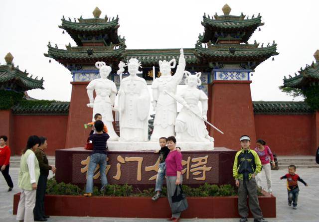 카이펑의 양문여장 조각상. ⓒ최종명