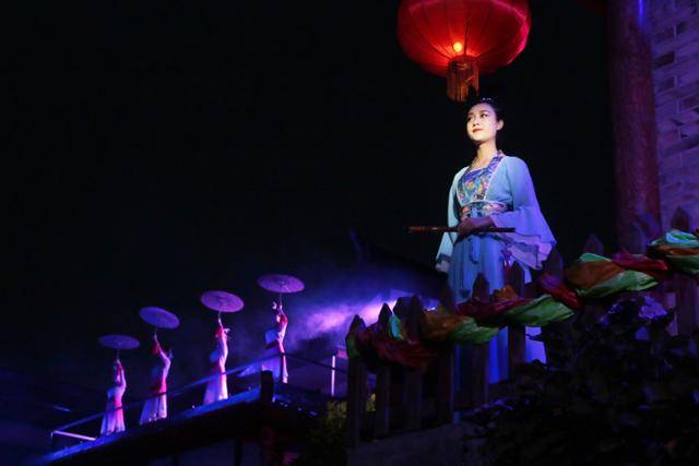 '낭원선경' 공연에 등장하는 피리 든 여인. ⓒ최종명