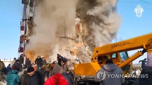 19일 가스 누출에 따른 폭발로 붕괴한 러시아 극동 사할린섬의 한 아파트 건물.