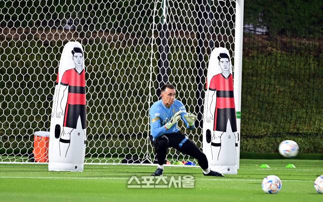 우루과이 축구대표팀 무슬레라가 19일 카타르 도하 알 에르살 트레이닝센터에서 훈련을 하고 있다. 2022. 11. 19.도하(카타르) | 최승섭기자 thunder@sportsseoul.com