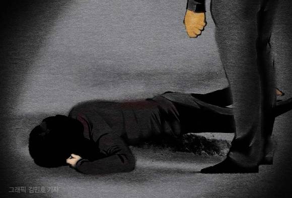 미국 로스앤젤레스(LA)에서 괴한이 휘두른 흉기에 피습당한 국내 항공사 소속 승무원이 9살 아이를 보호하려다 부상당한 것으로 알려졌다. [사진=뉴시스]