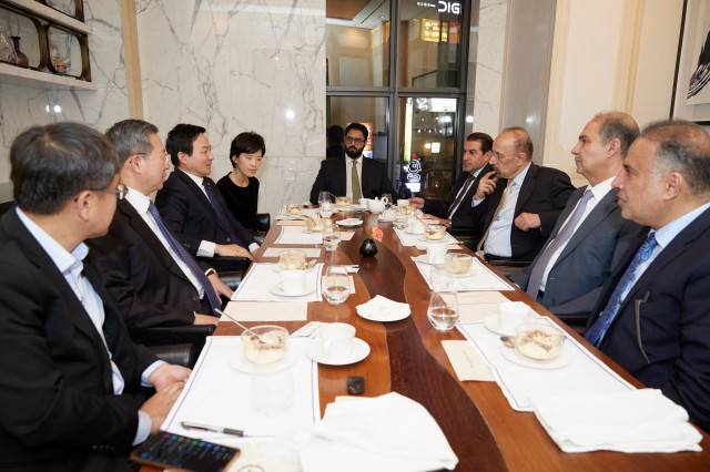 원희룡 국토교통부 장관이 지난 11일 서울 한 호텔에서 칼리드 알-팔레(Khalid A. Al-Falih) 사우디 투자부 장관과 면담을 하고 있다. /사진=국토교통부 제공.