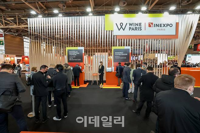 지난 2월 프랑스 파리에서 열린 국제 와인박람회 ‘비넥스포(Vinexpo)’에 참관객들이 입장하고 있다. (사진=비넥스포)