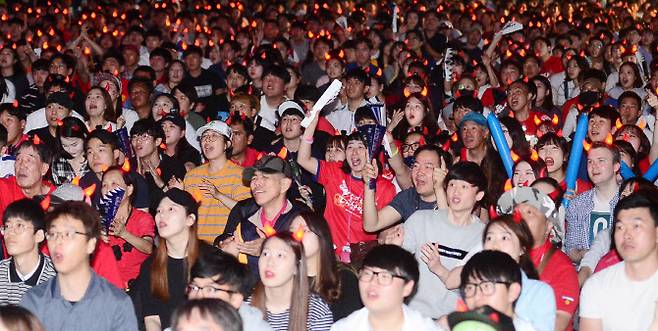 대한민국 축구 대표팀의 2022 카타르 월드컵 예선전 경기가 사흘 앞으로 다가온 가운데 서울시가 광화문광장 거리응원 승인을 놓고 고심 중이다. (사진=뉴시스)