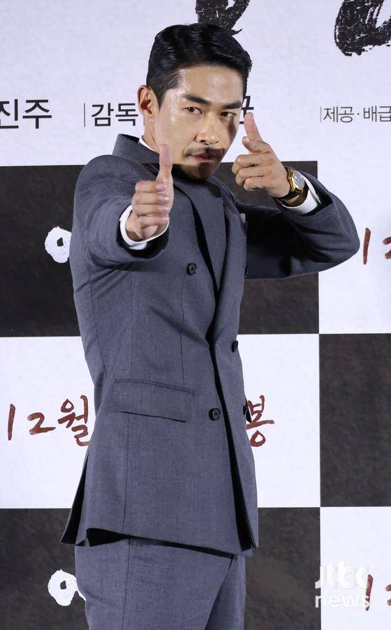 21일 오전 서울 용산구 CGV 아이파크몰점에서 영화 '영웅' 제작보고회가 열렸다. 윤제균 감독과 배우 정성화, 김고은, 조재윤, 배정남, 이현우, 박진주가 참석했다.   박세완 엔터뉴스팀 기자 park.sewan@jtbc.co.kr (콘텐트비즈니스본부)