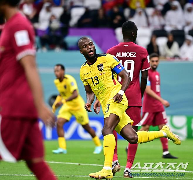 카타르와 에콰도르의 경기가 19일(현지시간) 카타르 알코르 알바이트 스타디움에서 열렸다. 에콰도르 발렌시아가 골을 넣은 후 환호하고 있다. 알코르(카타르)=송정헌 기자songs@sportschosun.com/2022.11.20/