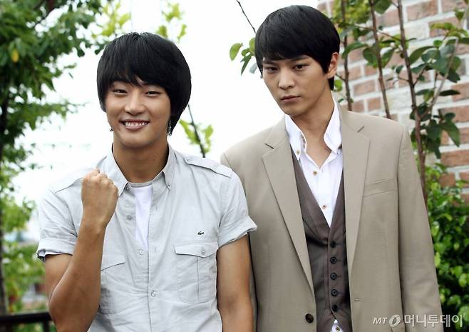 2010년 KBS2 드라마 '제빵왕 김탁구' 당시 윤시윤(왼쪽)과 주원(오른쪽) / 사진=머니투데이 DB