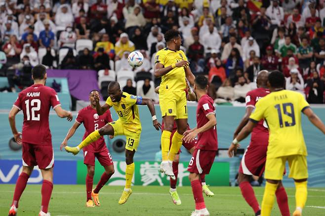 에콰도르가 카타르월드컵 개막전에서 홈팀 카타르를 2-0으로 물리쳤다. 사진은 에콰도르 에네르 발렌시아의 두 번째 골 모습. /사진= 뉴스1